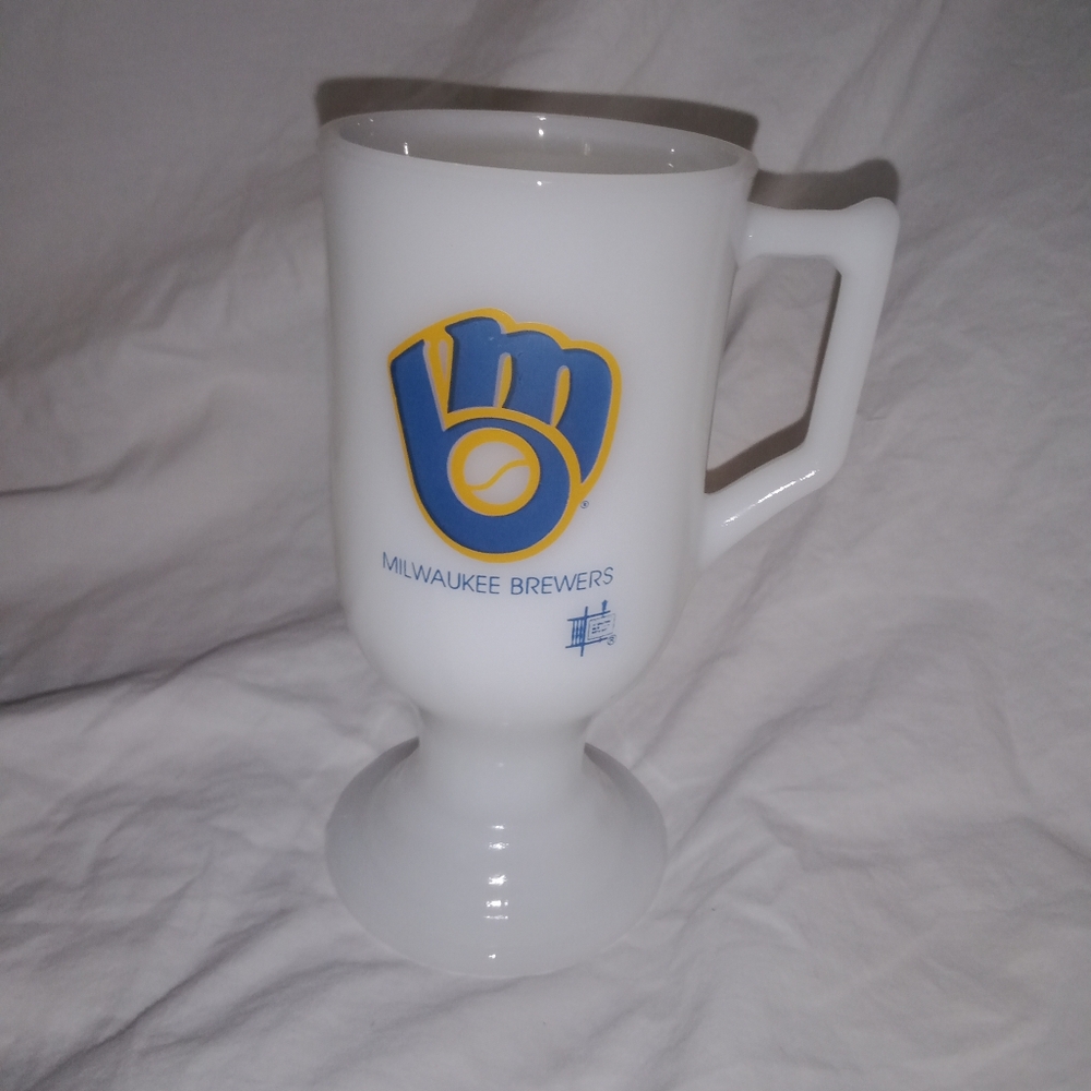 Vintage Milwaukee Brewers Milk Glass Cup Mug